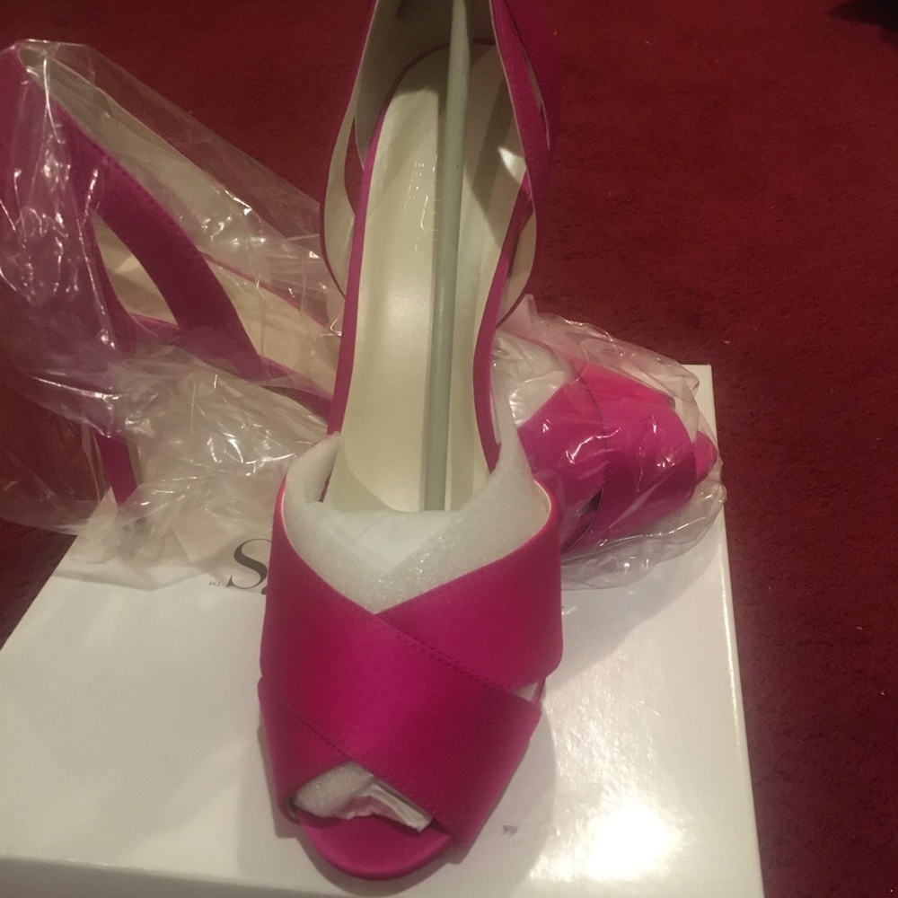 Davids bridal criss cross peep